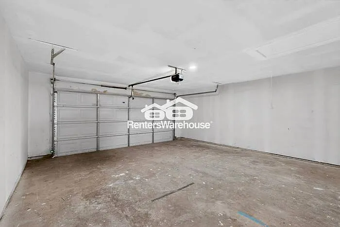 733 Ridgewood Cir — Photo 37