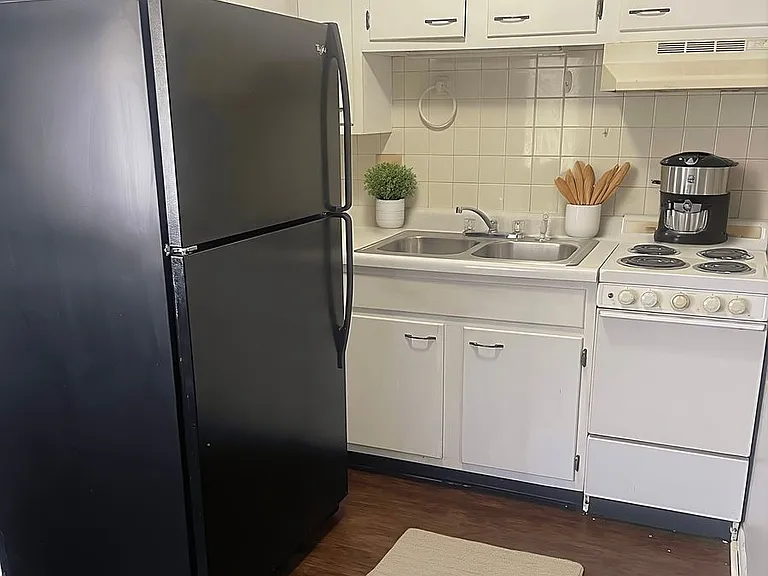 Sandalwood Apartments — Photo 1