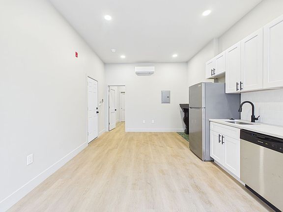 2nd image of 2018 Spring Garden St