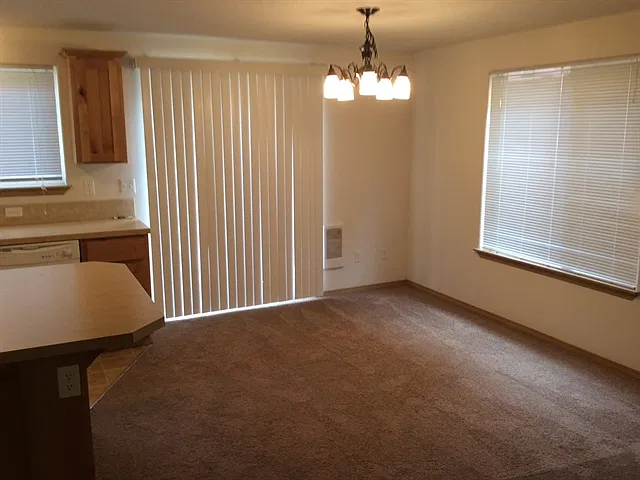 3 bed, 2.5 bath, 1404 sqft, $2,505 — Photo 4