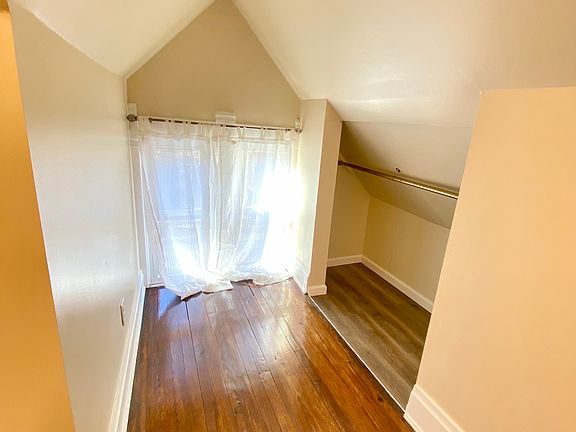 5th image of 1372 Neil Ave #B