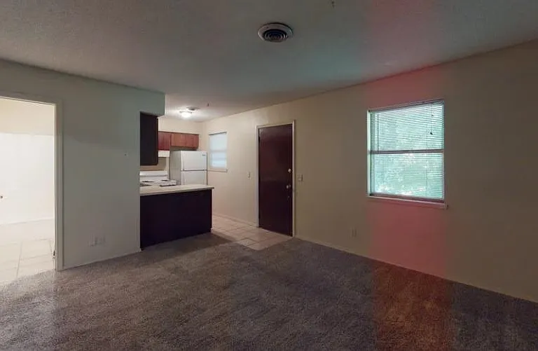 1110 W Tyler Ave #2 — Photo 2