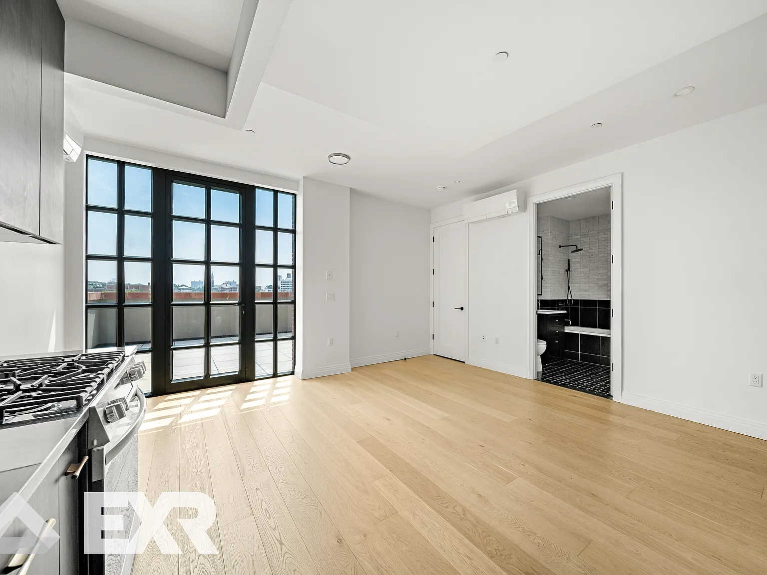 875 4th Avenue — Photo 2