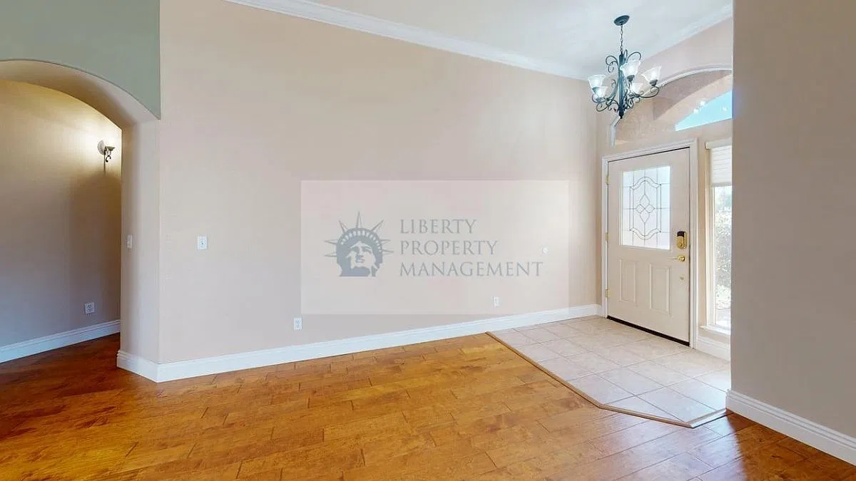 3 bed, 1720 sqft, $2,595 — Photo 3