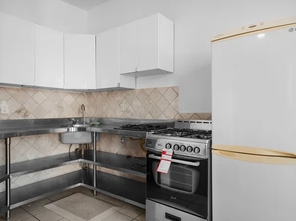 82 Christopher Street image 10 of 11