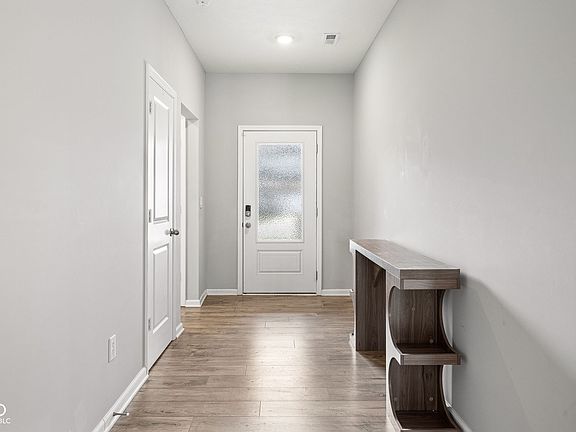 4th image of 354 Limerick Ln