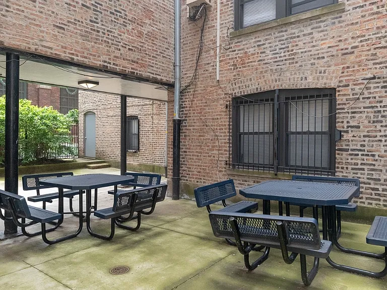 660 W. Barry — Photo 16