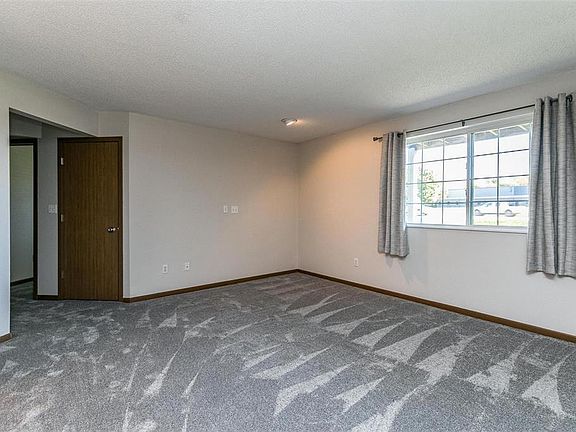 4th image of 1040 Duchess Dr