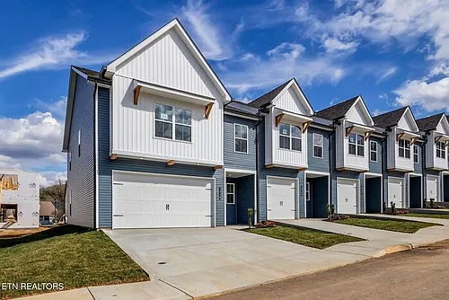 1728 Lateglow Way Photo 1