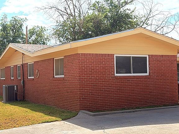 3rd image of 901 NW 10th St