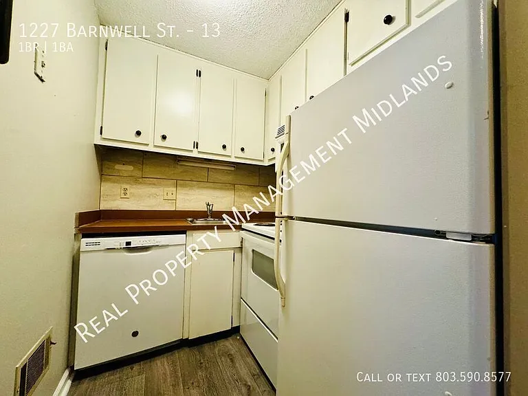 1227 Barnwell St #13 — Photo 6