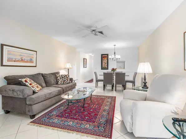 2102 NE 1st Way #206, Boynton Beach, FL 33435