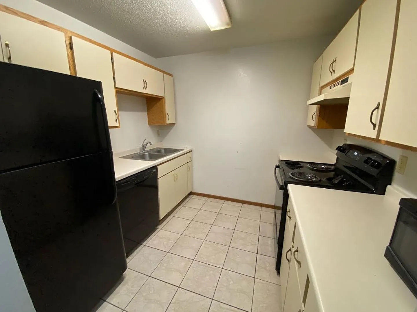 4 bed, 1350 sqft, $1,200 — Photo 2