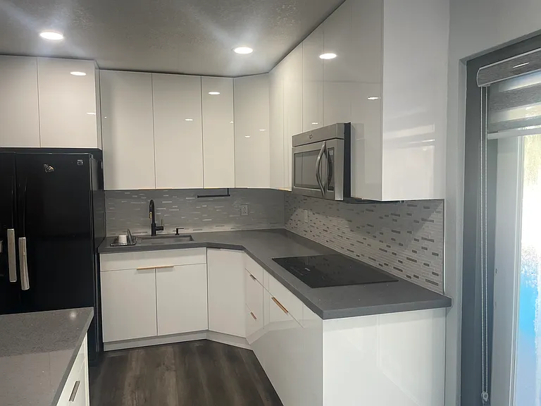1410 N 64th Way — Photo 4
