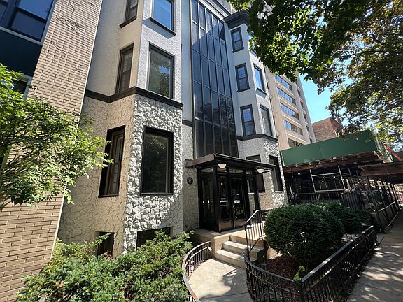 4th image of 1422 N Dearborn St #403