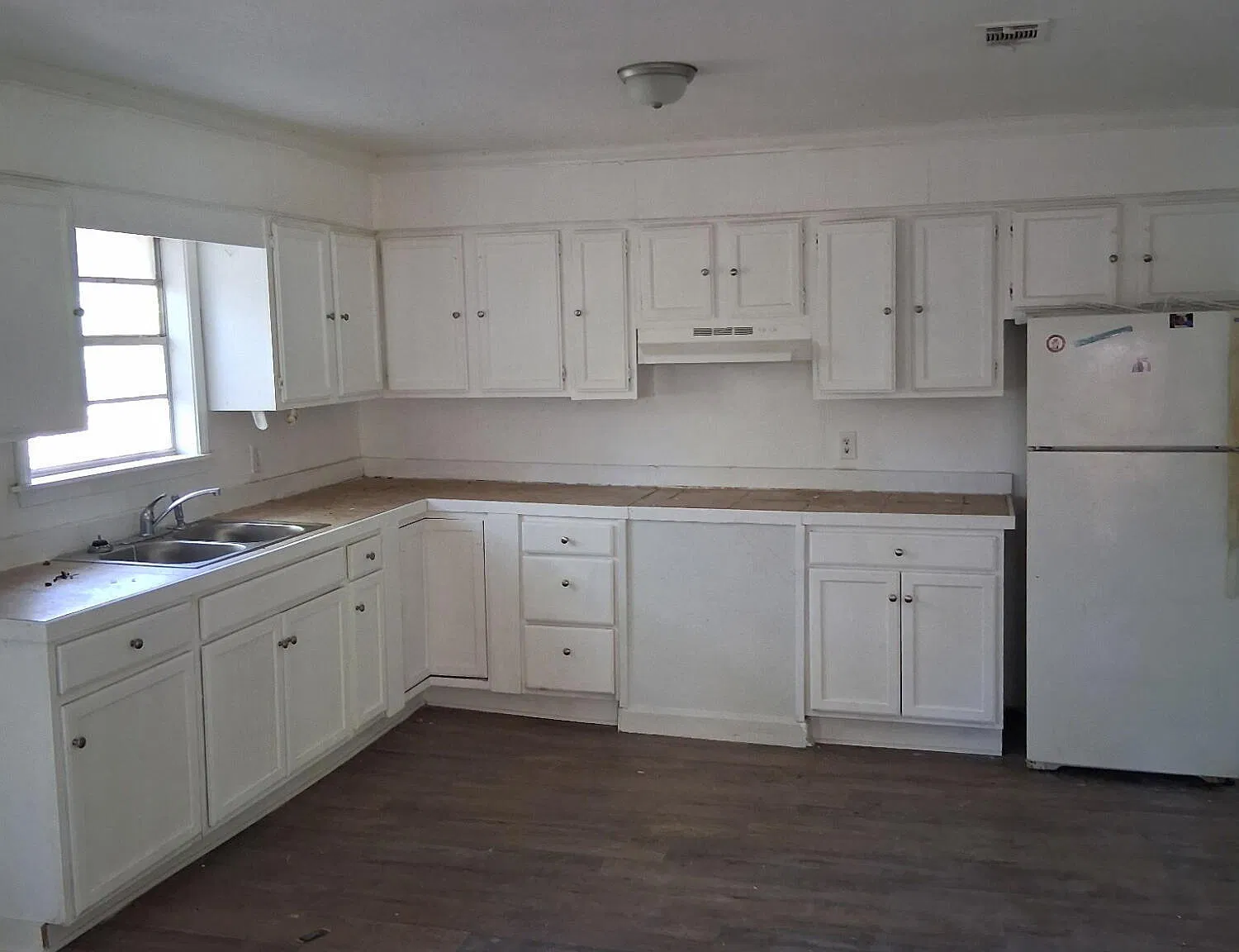 3 bed, 2.0 bath, 1254 sqft, $1,100 — Photo 3