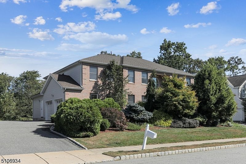 1st image of 24 Mcguire Dr