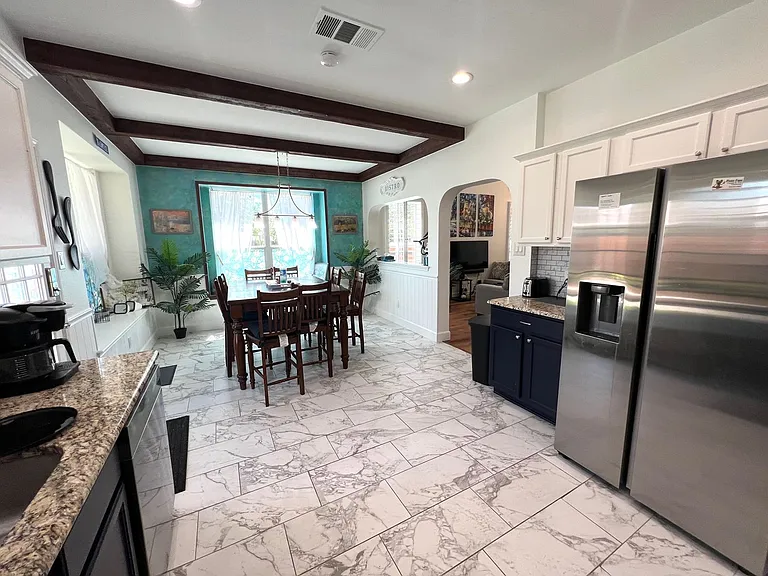 2106 Huxley Ln — Photo 10