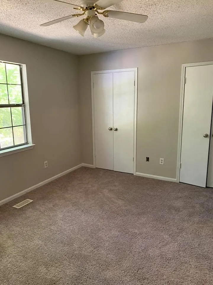 Building Photo - 1422 Applegate Dr #1