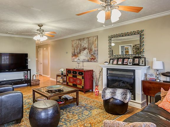 3rd image of 5048 Diamond Dr