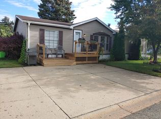 254 Clairborne Cir, White Lake, MI