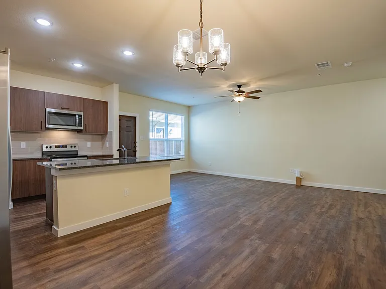 713 Wheatfield Dr — Photo 5