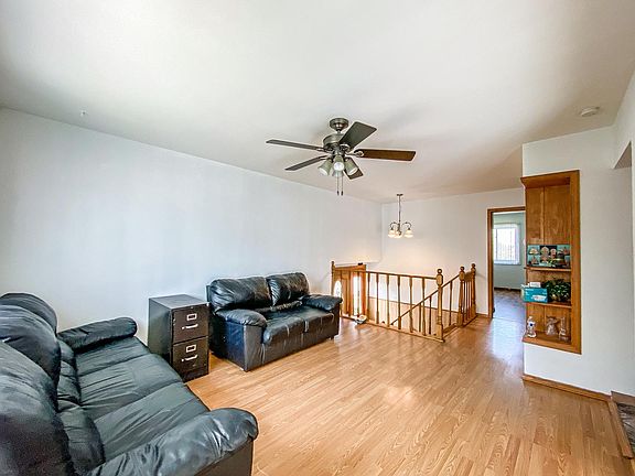 5th image of 225 W Berkley Ln