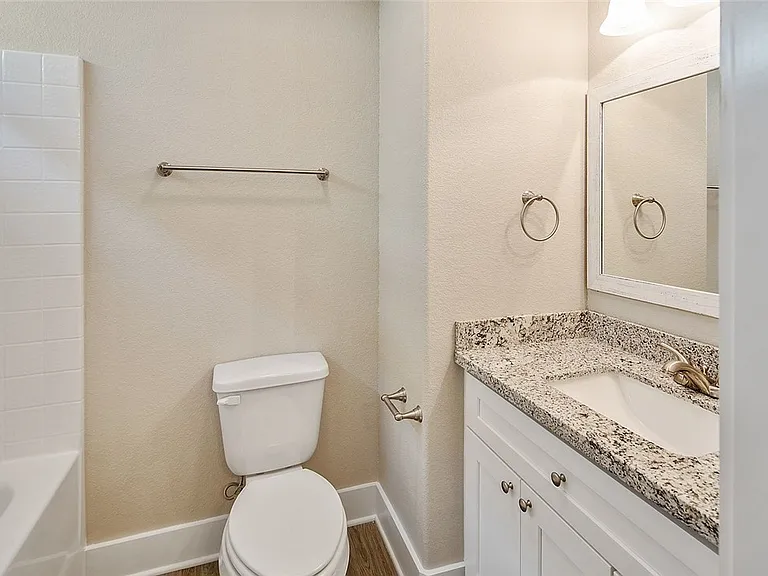 1410 Holleman Dr — Photo 13