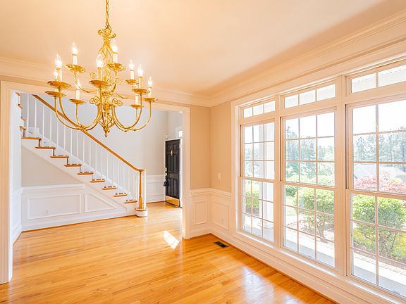 5th image of 216 Silvercliff Dr