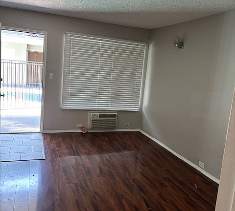 5th image of 614 N Wilcox Ave #14