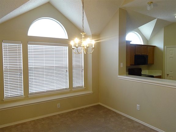 3rd image of 721 Silverbrook Dr