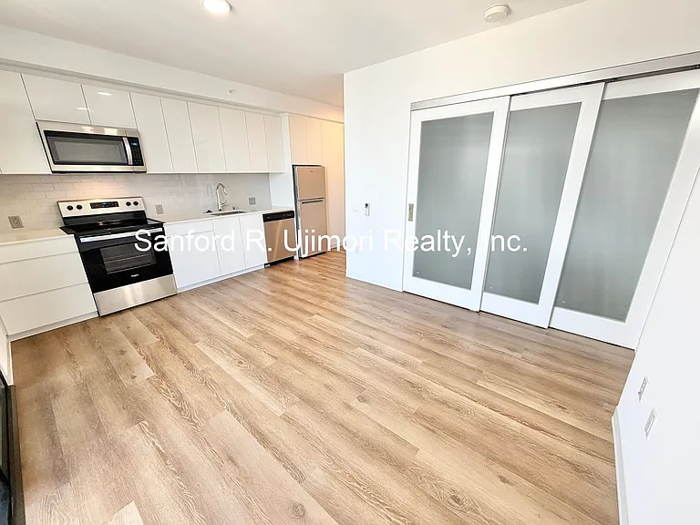 987 Queen St #2811 — Photo 6