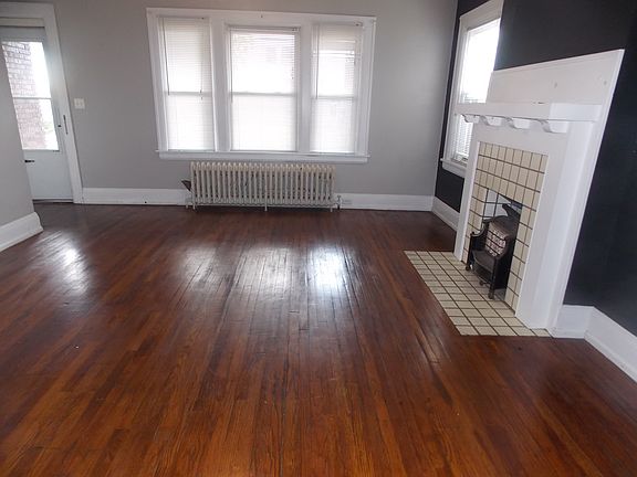 3rd image of 819 Cherry St