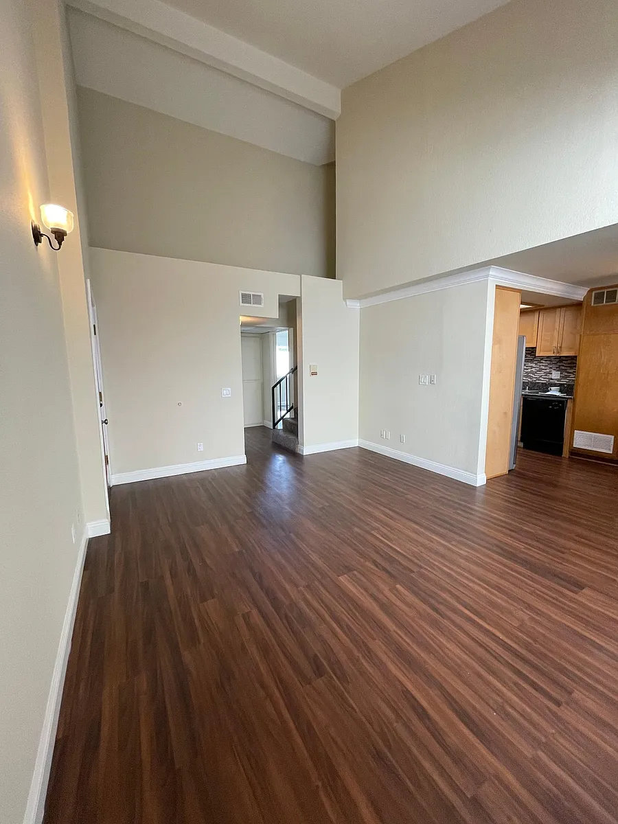 Building Photo - 5251 Willowcrest Ave #5