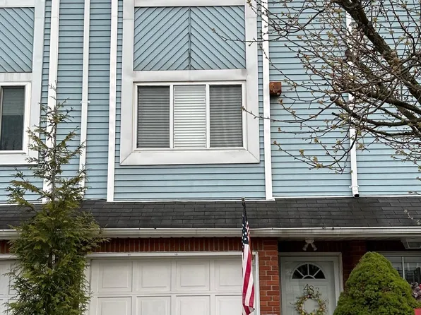48 Pembrook Loop, Staten Island, NY 10309
