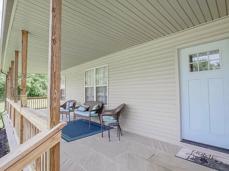 457 Reeves Dr — Photo 5