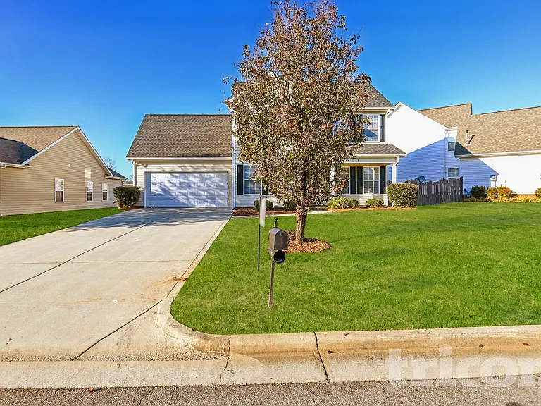 106 Newport Dr — Photo 1