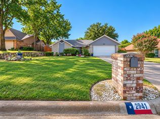 2941 Cresthaven Dr, Grapevine, TX 76051