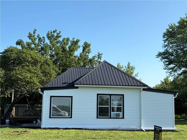 7560 Hoover Rd, Smithville, MO 64089