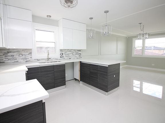 2nd image of 292 Hoxie Ave