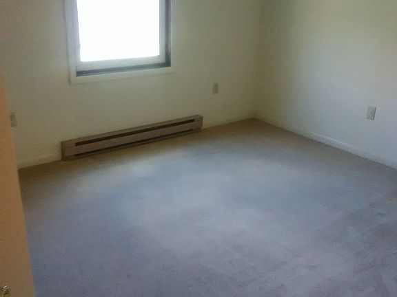 4th image of 257 Evergreen St