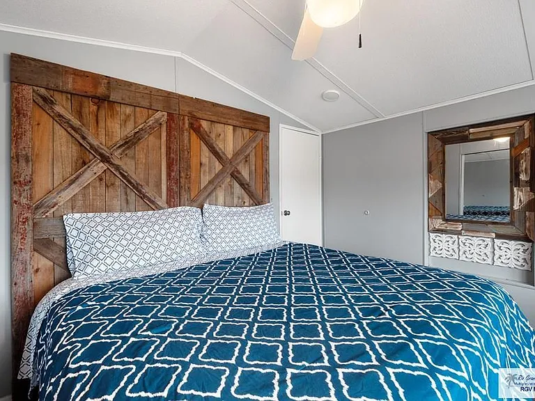 70 Palm Ln — Photo 13