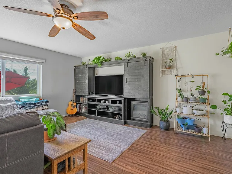 11721 NE 131st Pl — Photo 3