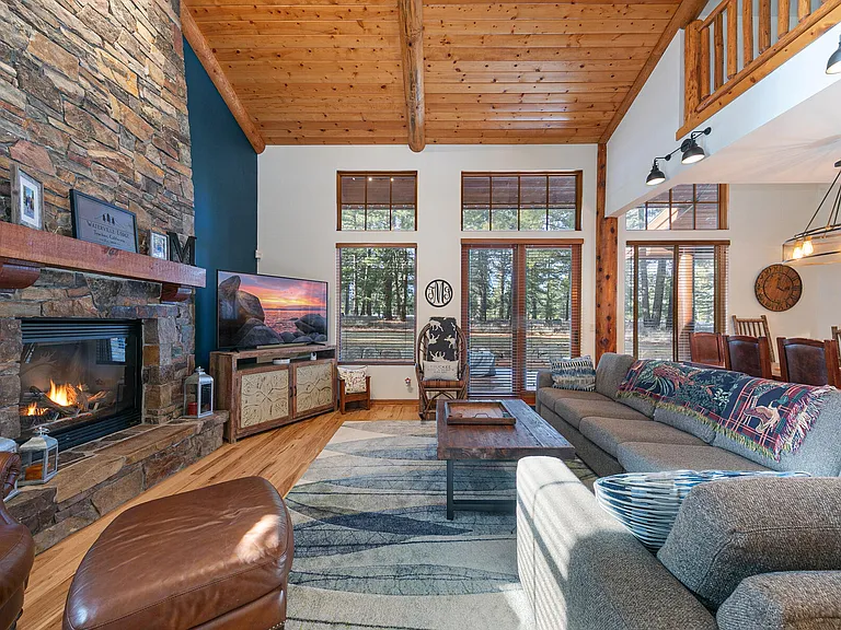 12326 Fairway Dr — Photo 2