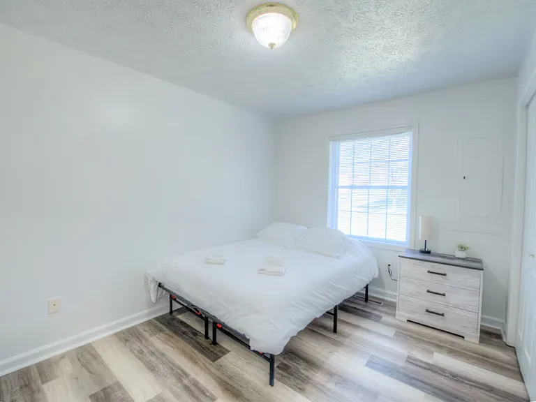 1444 Thomas Ln — Photo 10