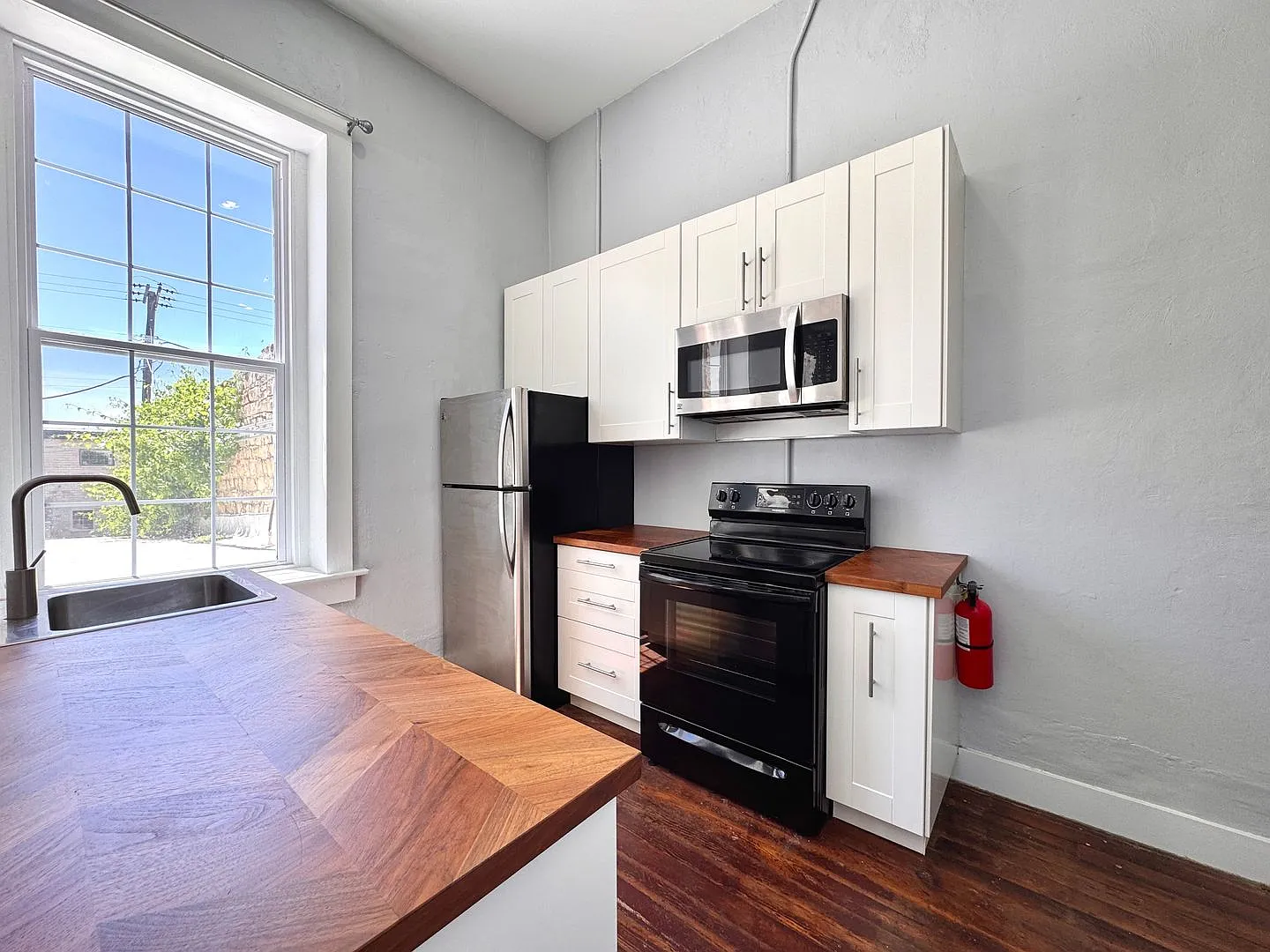 Upstairs Loft on Main Street in Batesville 2 Bed/ 1 Bath — Photo 1