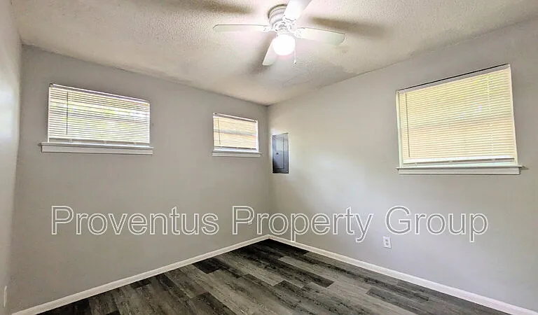 4527 Versailles Dr — Photo 23