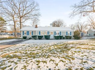 9 Timberland Dr, Riverside, RI 02915