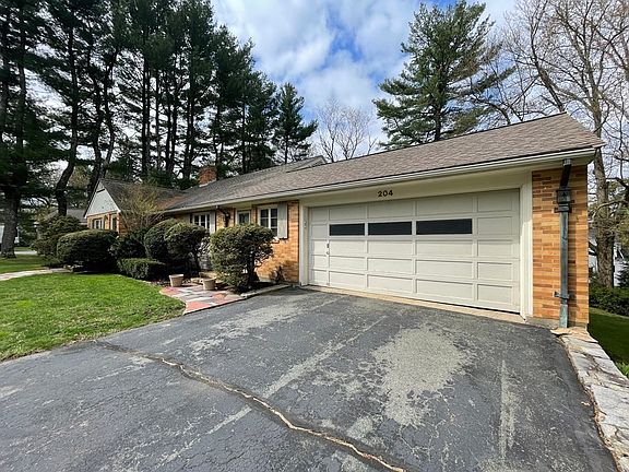 3rd image of 204 Follen Rd