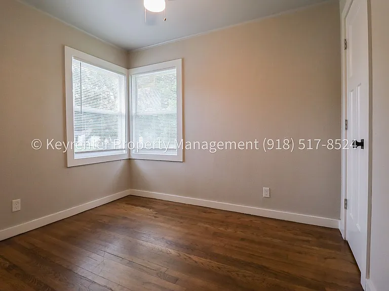 E Independence St Fourplex — Photo 16